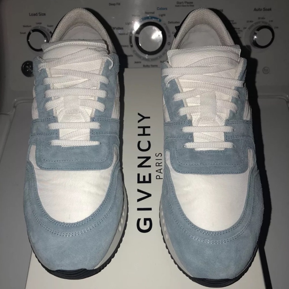Baby blue Givenchy runner active